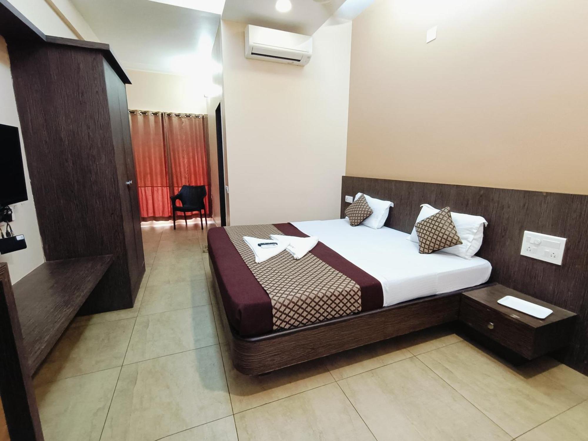 Hotel Mayura Residency Subrahmanya Exterior photo
